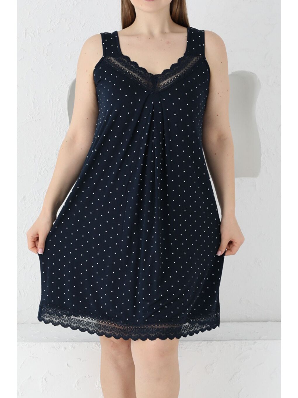 Lacivert Kadın Puantiyeli Dantelli Büyük Beden Askılı Gecelik-1