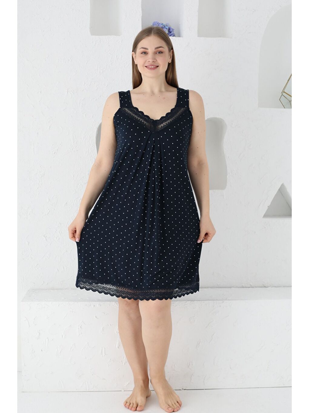 Lacivert Kadın Puantiyeli Dantelli Büyük Beden Askılı Gecelik-2