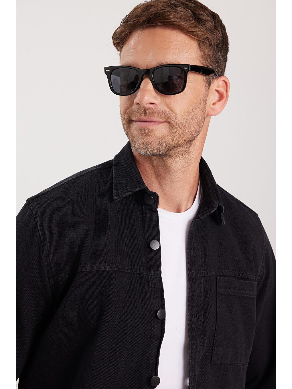 Regular Fit Rahat Kesim Cepli Denim Düğmeli Yaka Siyah Jean Gömlek-1