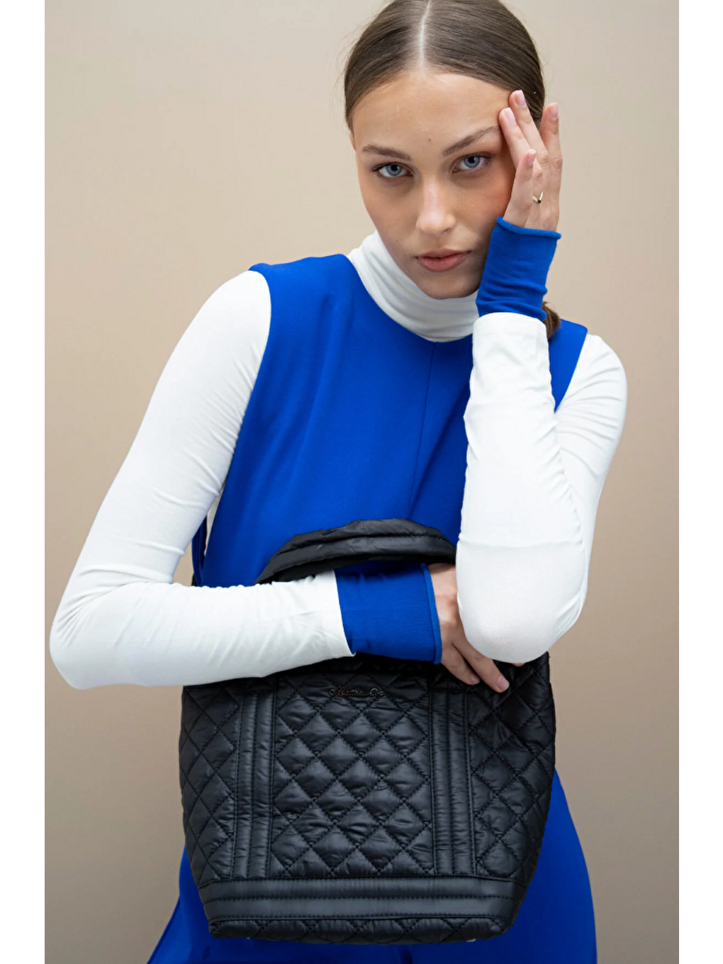 Siyah Kapitone Desenli Çok Bölmeli Sırt Çantası Byn2317-1