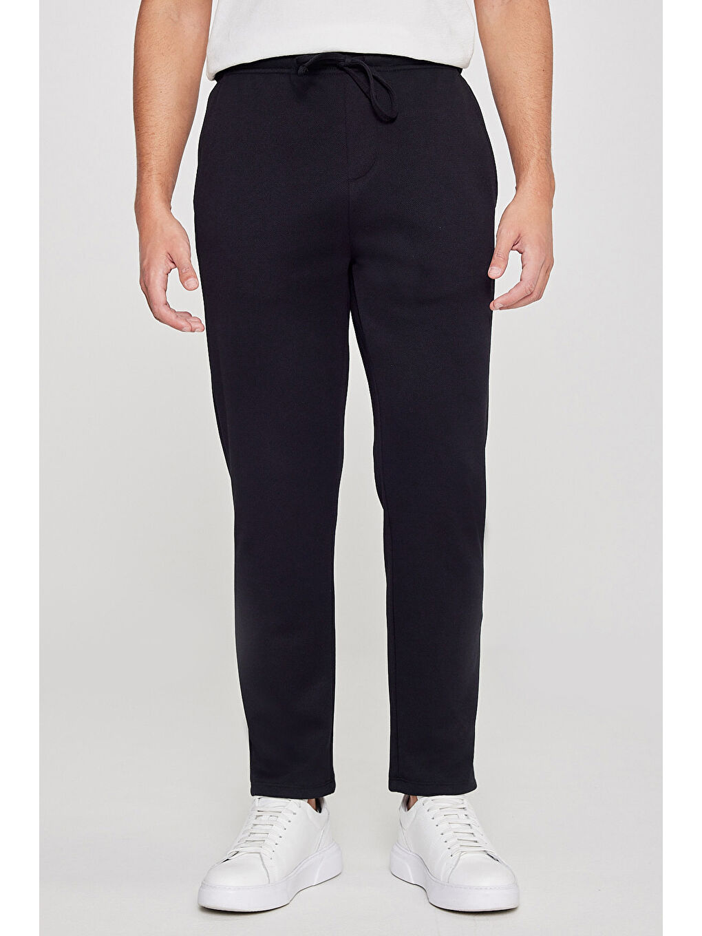 Erkek Siyah Pamuklu Standart Fit Normal Kesim Beli Lastikli Diagonal Desenli Örme Pantolon-1