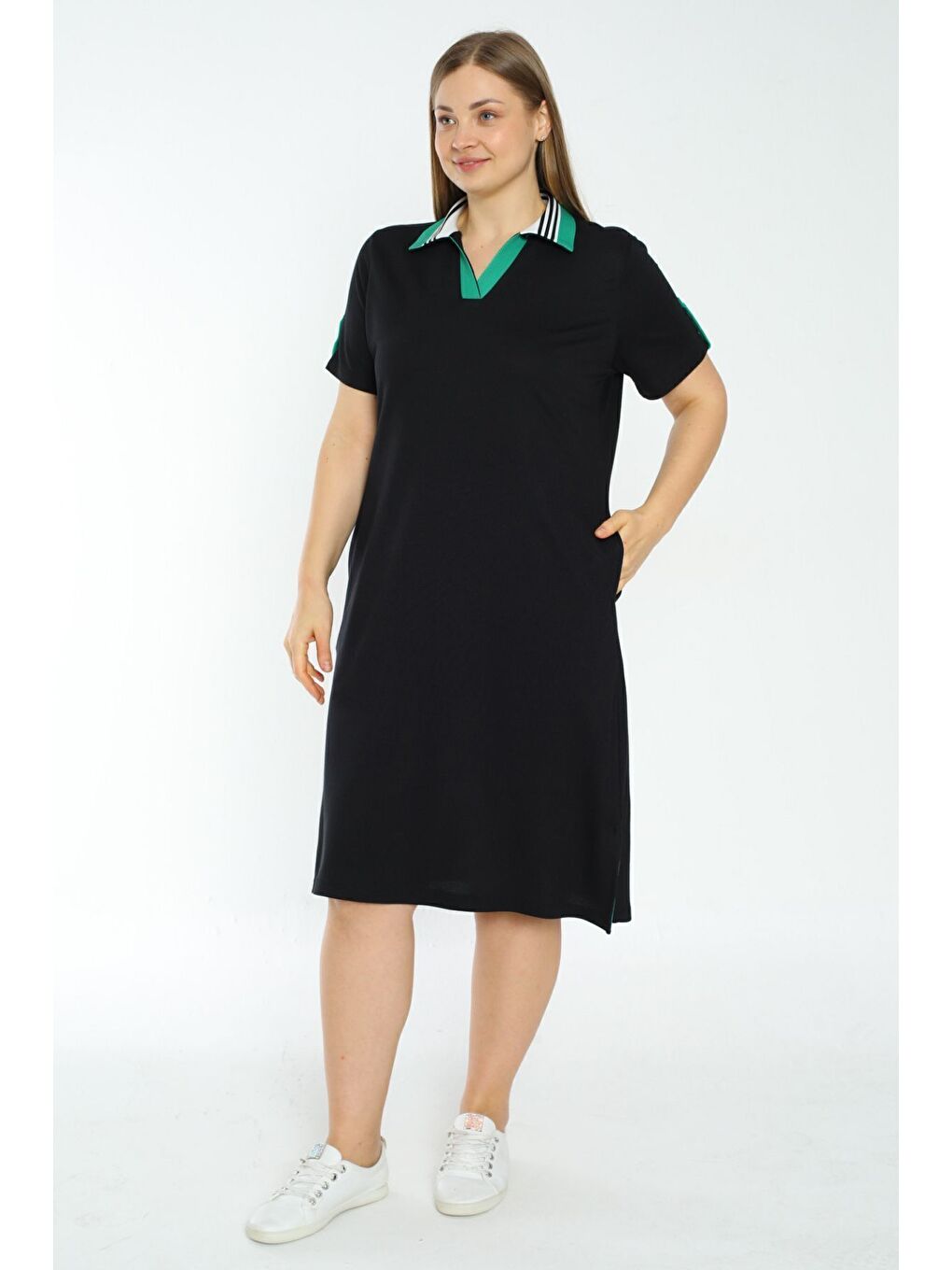 Kadın Büyük Beden Siyah V Yaka Cepli Kısa Kollu Elbise