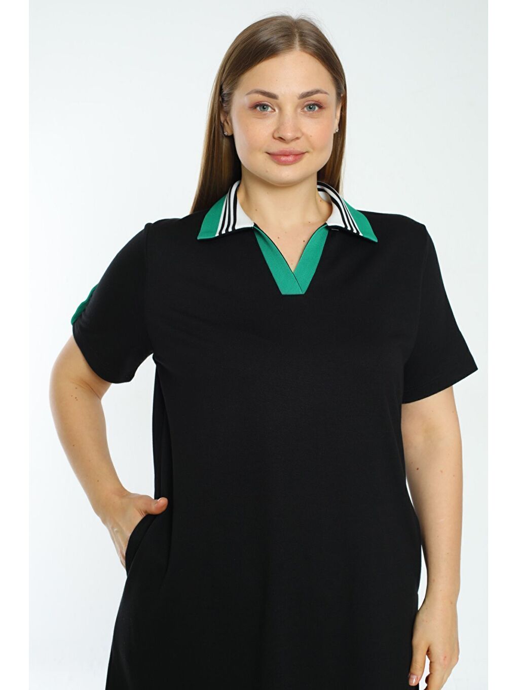 Kadın Büyük Beden Siyah V Yaka Cepli Kısa Kollu Elbise-1