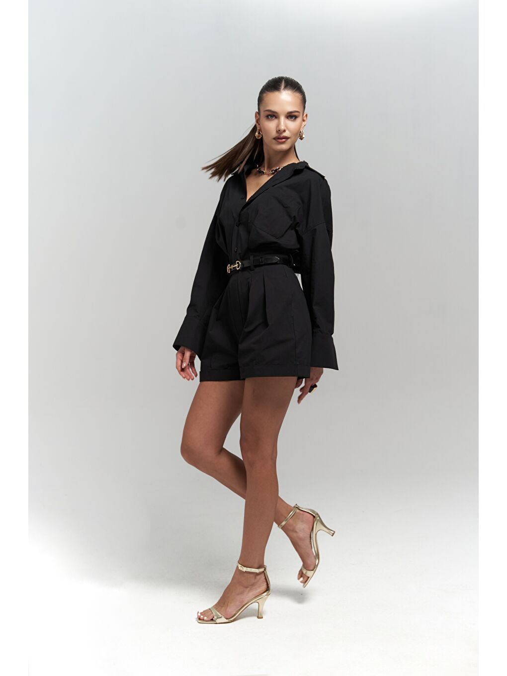 Moaen Kemer Detay Kısa Siyah Tulum