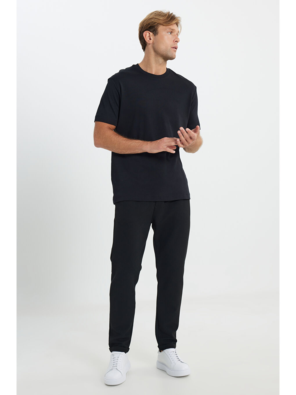 Erkek Siyah %100 Pamuk Modern Fit Normal Kesim Bisiklet Yaka Tişört-1