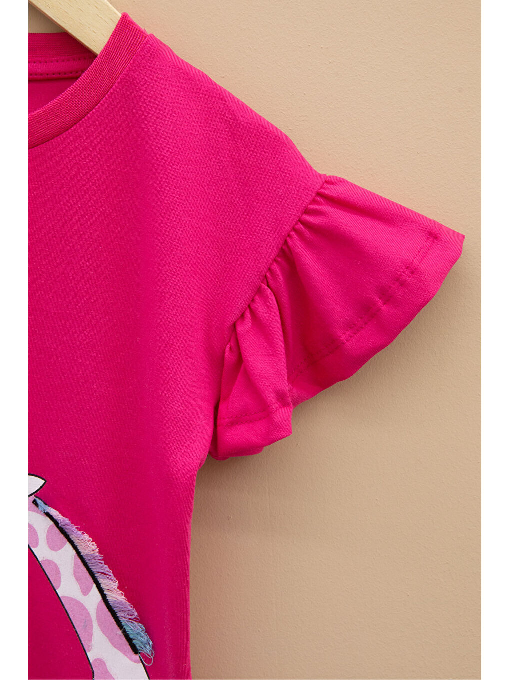 Fuşya Zürafa Baskılı Fırfırlı Kız Bebek Kısa Kol Tişört 20995-2