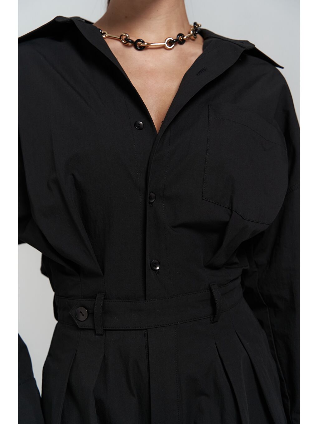 Moaen Kemer Detay Kısa Siyah Tulum-6