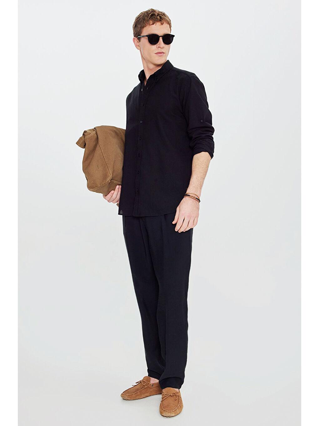 Erkek Siyah Pamuklu Keten Comfort Fit Düğmeli Yaka Çizgili Gömlek