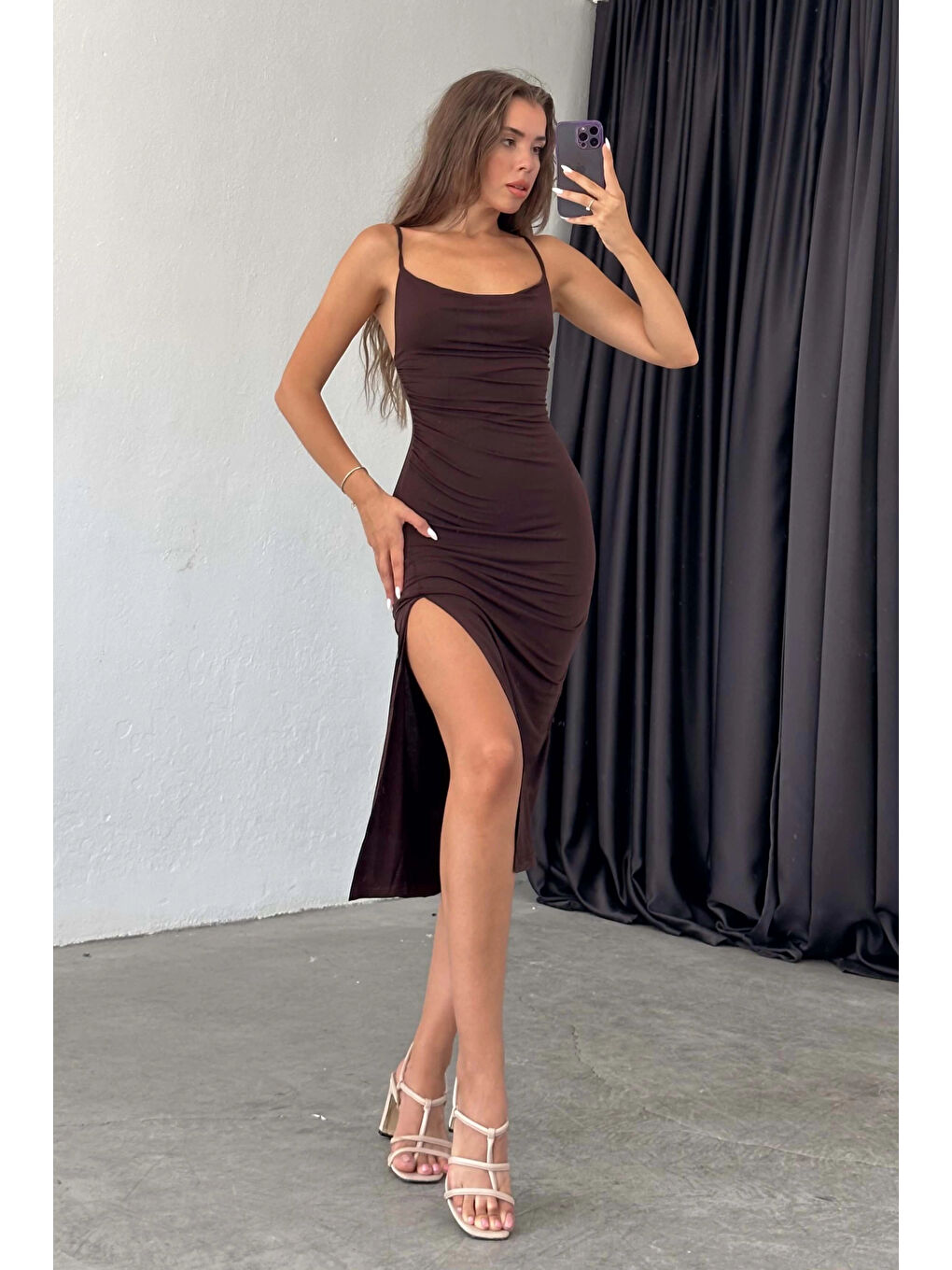 Kahverengi Kadın Kahve Askılı Yırtmaçlı Uzun Elbise 1009-1034-1