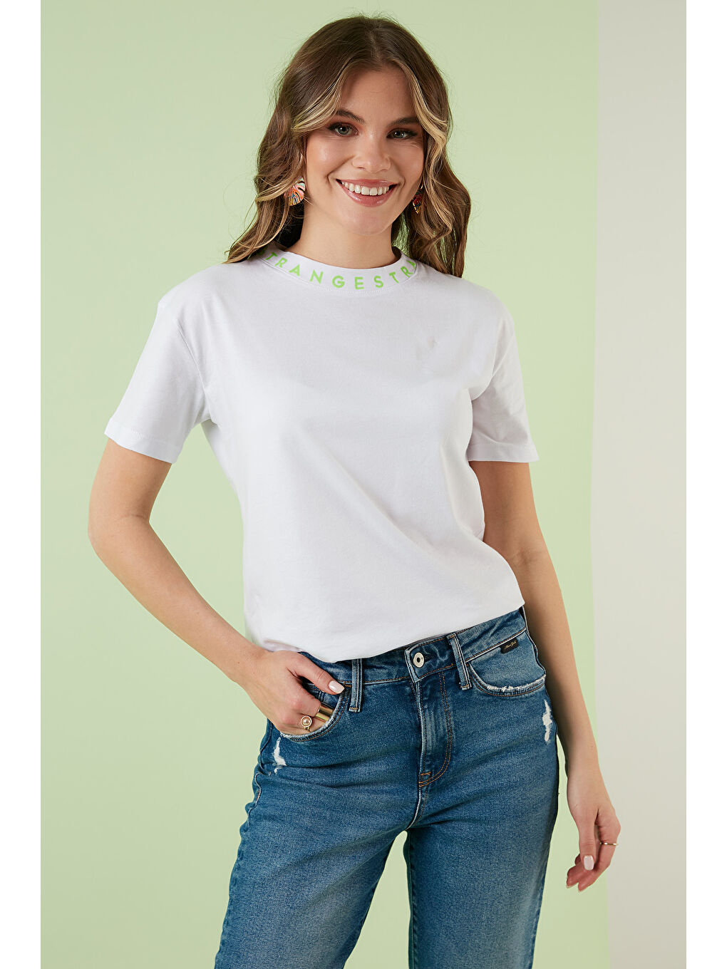 Lela Beyaz Yakası Baskılı Bisiklet Yaka Basic Örme Kadın T Shirt 5865513