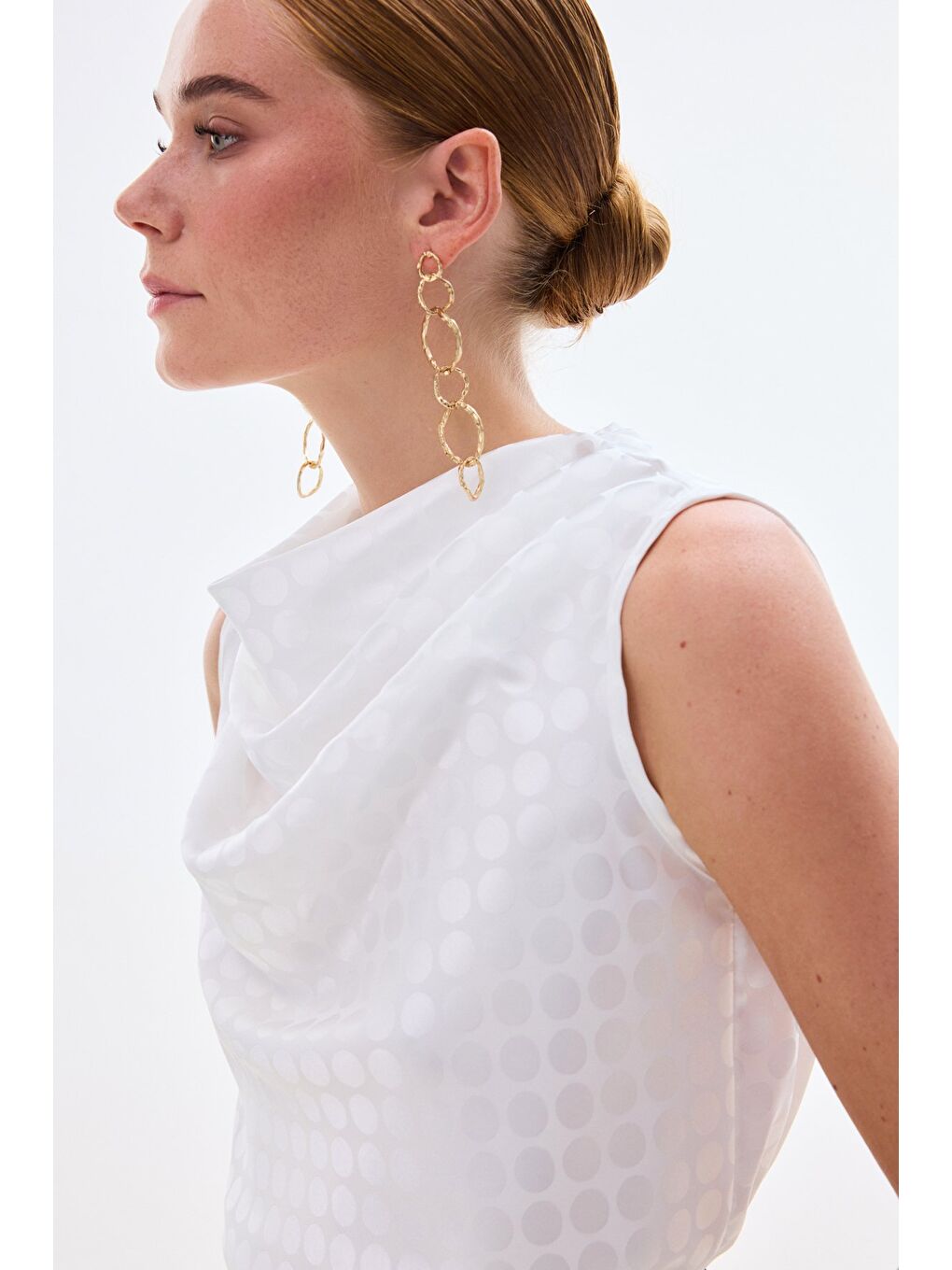 Puantiye Desenli Kolsuz Bluz - Ekru-4