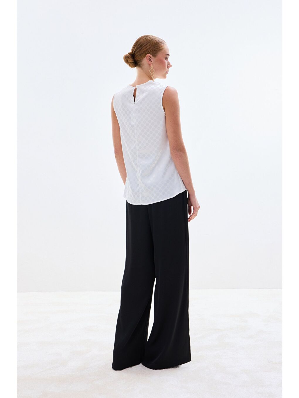 Puantiye Desenli Kolsuz Bluz - Ekru-5