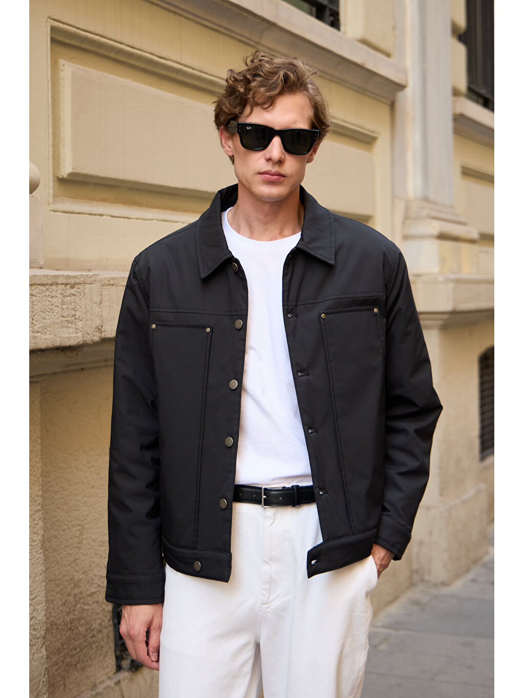 Erkek Modelli Kapitoneli Mont Ceket Siyah