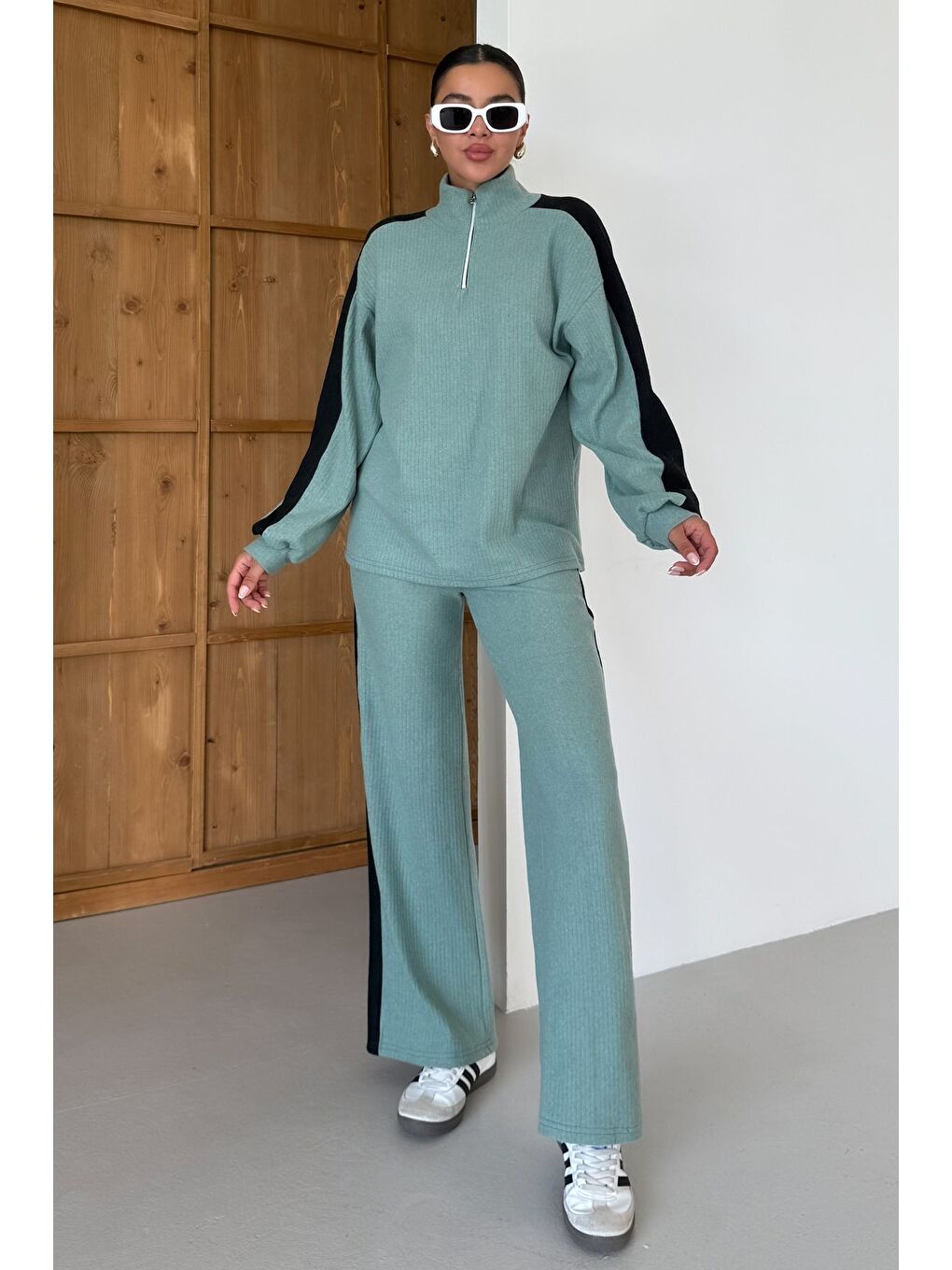 Kadın Mint Yeşili Dik Yaka Yarım Fermuarlı Kalın Çizgi Detaylı Alt-Üst Takım-2