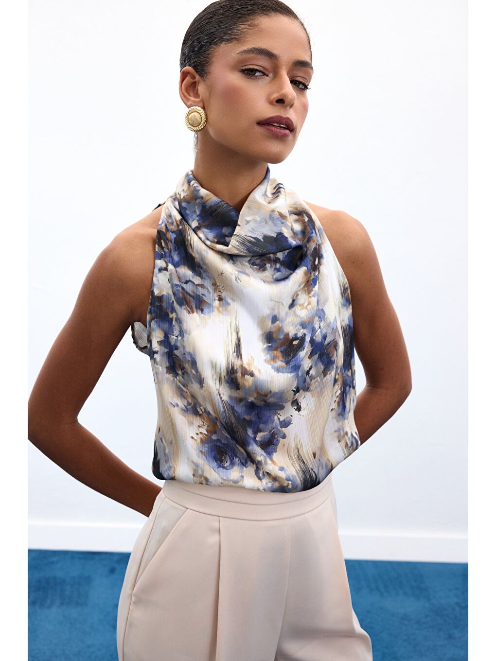 Drapeli Halter Yaka Desenli Bluz - İndigo-4