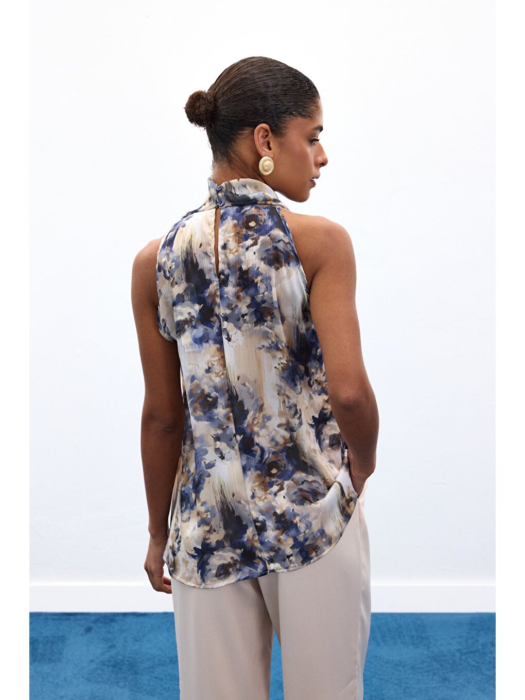 Drapeli Halter Yaka Desenli Bluz - İndigo-6