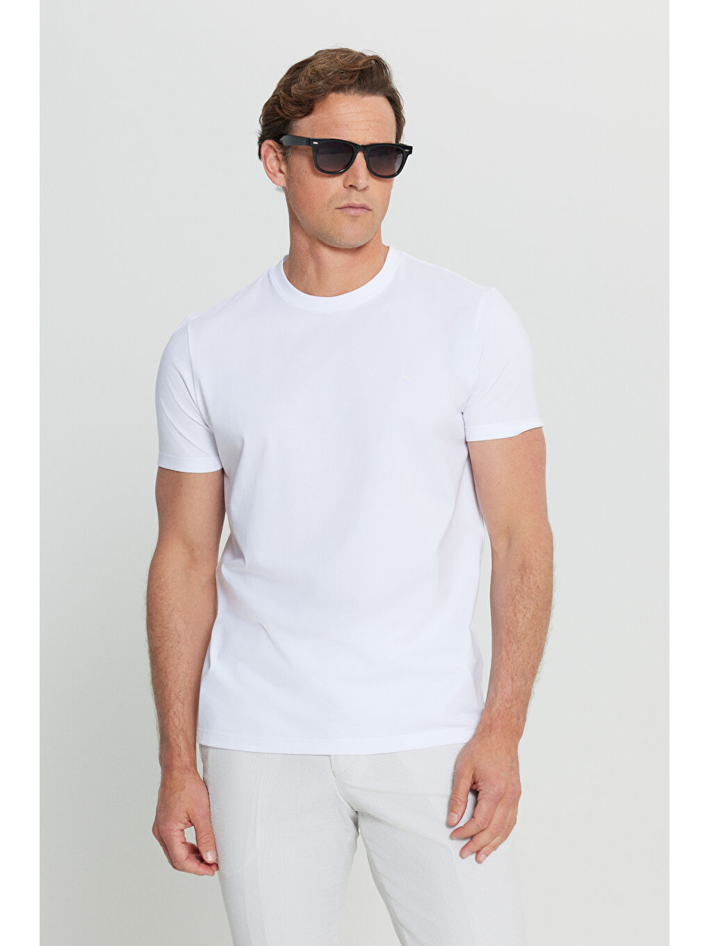 Erkek Beyaz Pamuklu Slim Fit Dar Kesim Bisiklet Yaka Tişört