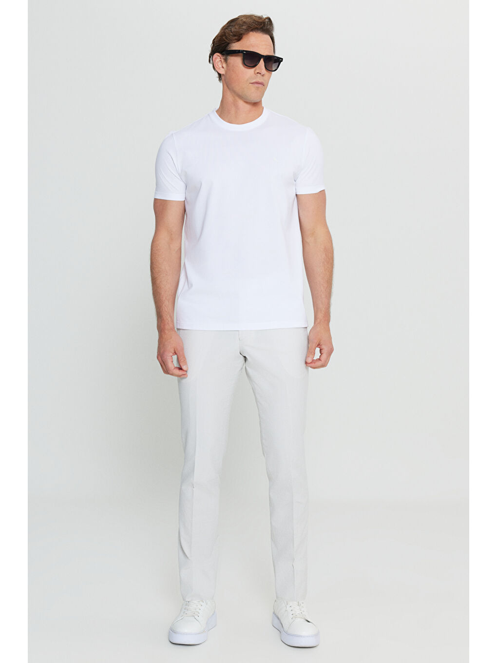 Erkek Beyaz Pamuklu Slim Fit Dar Kesim Bisiklet Yaka Tişört-1