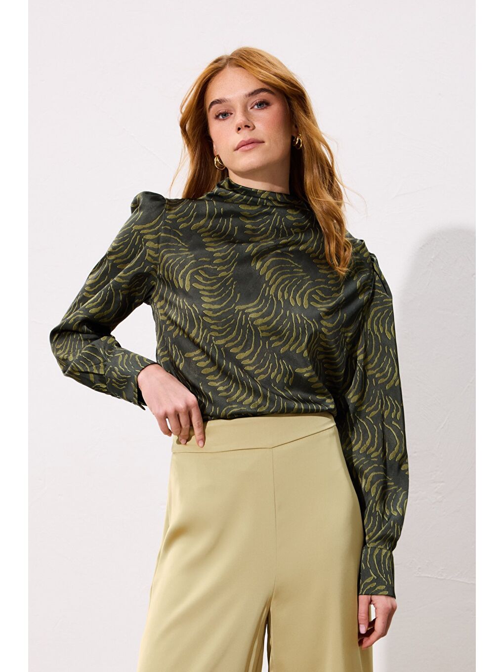 Drape Detaylı Desenli Bluz - Yeşil-2