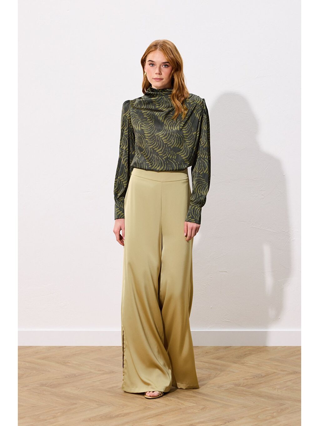 Drape Detaylı Desenli Bluz - Yeşil-3