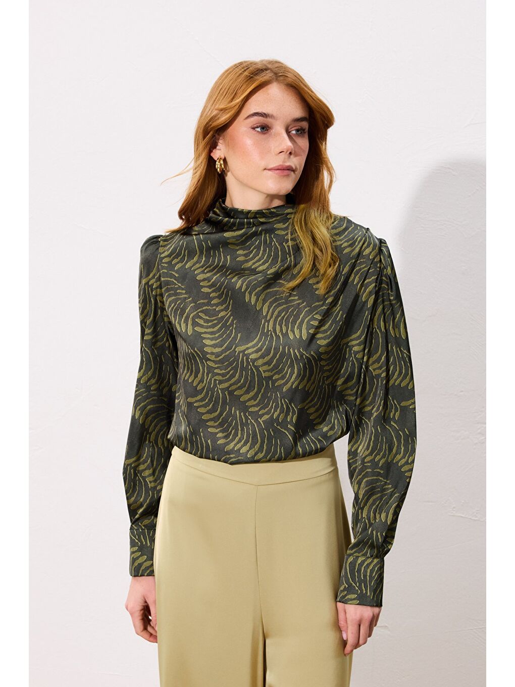 Drape Detaylı Desenli Bluz - Yeşil-4