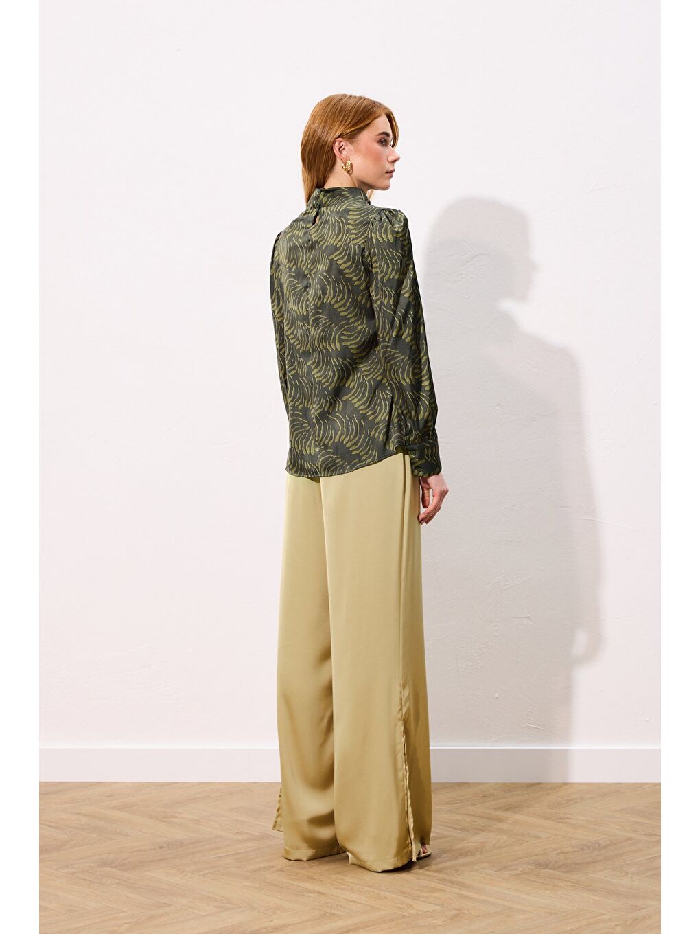 Drape Detaylı Desenli Bluz - Yeşil-5