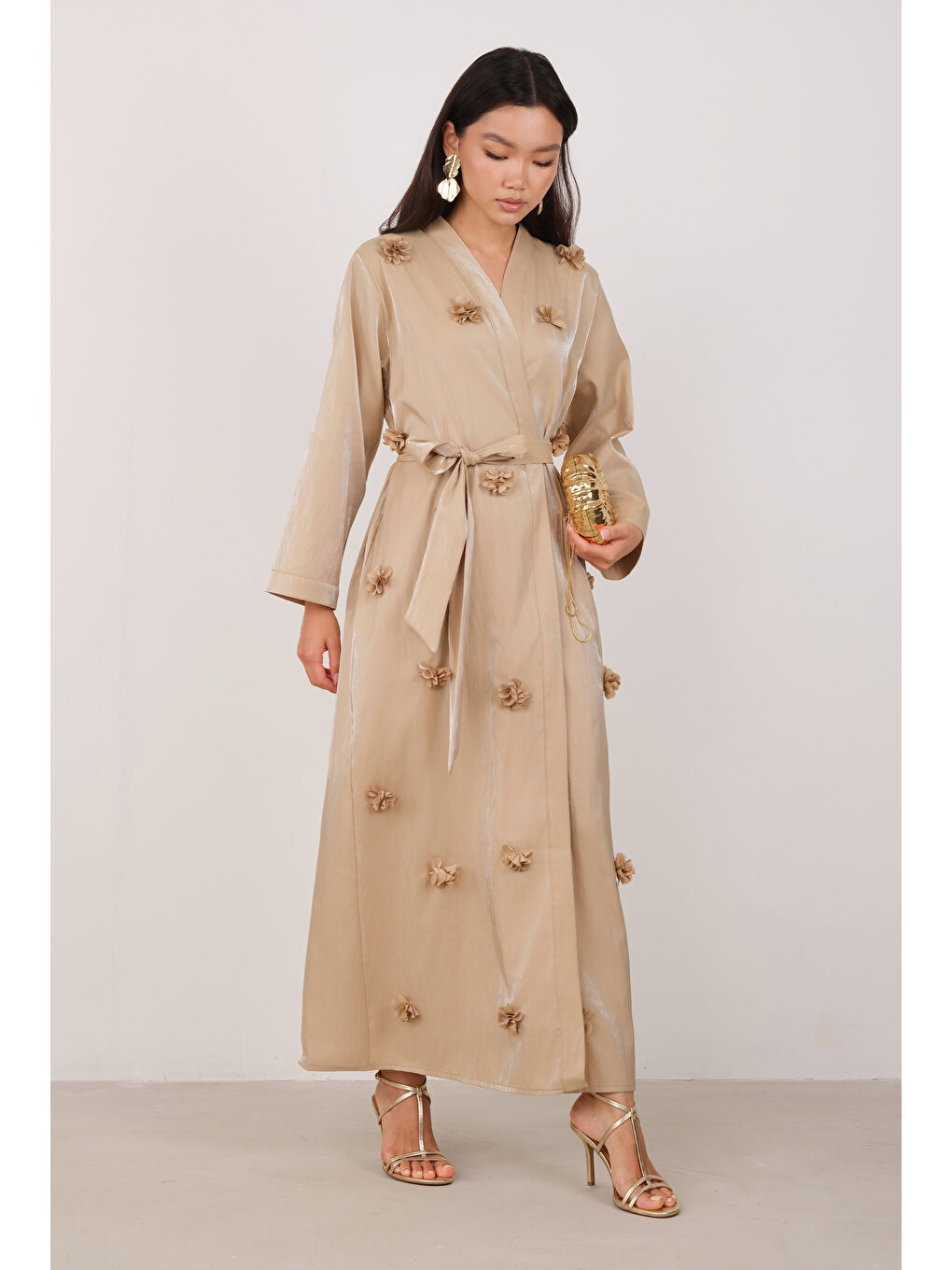 Çiçekli Aplikeli Abaya Koyu Bej