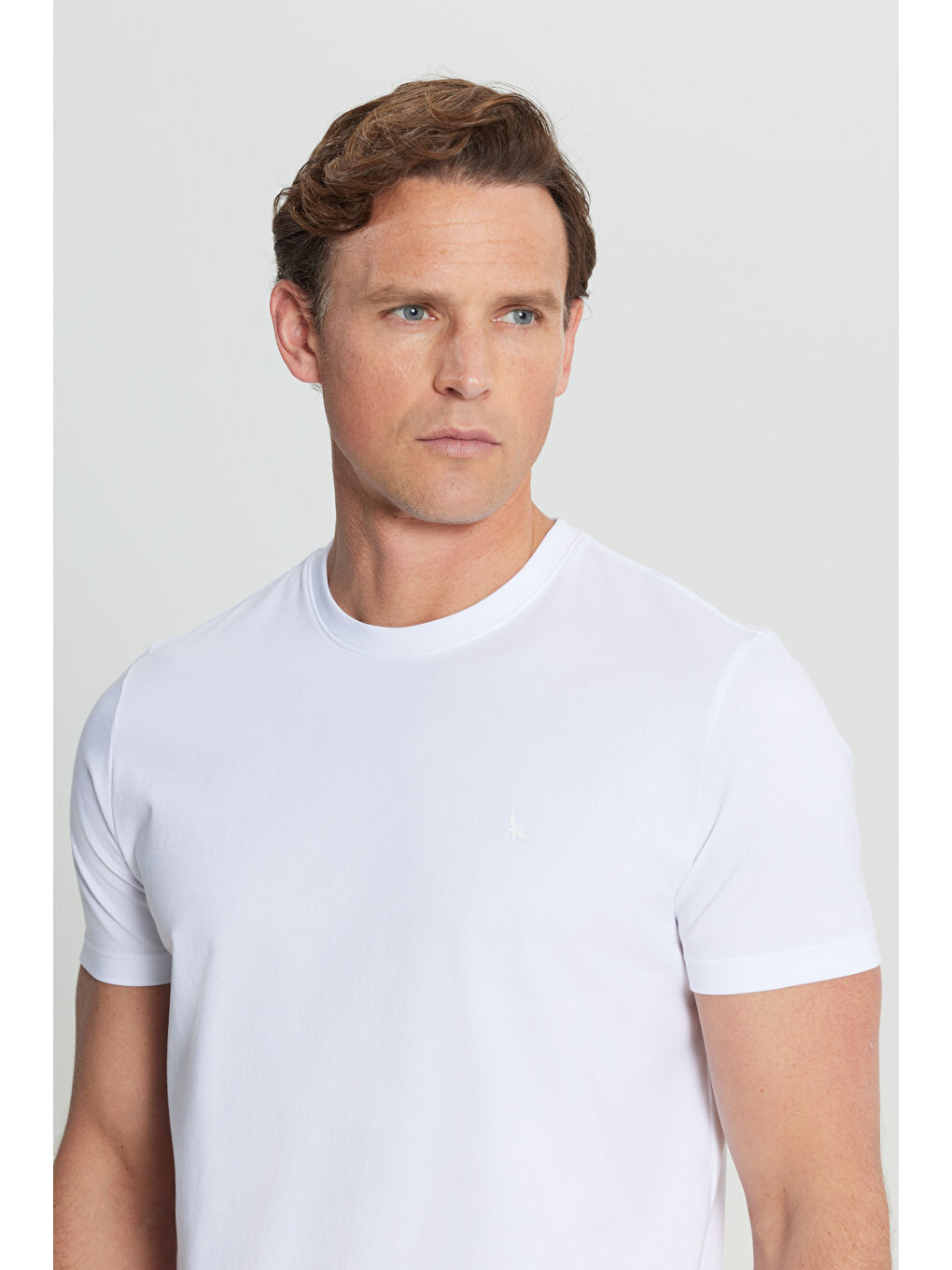 Erkek Beyaz Pamuklu Slim Fit Dar Kesim Bisiklet Yaka Tişört-3