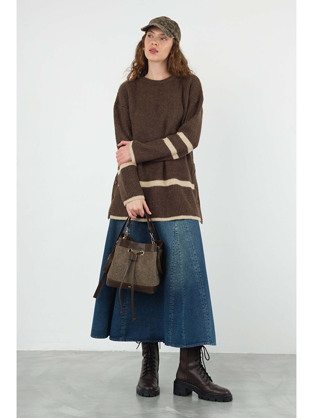 Kahverengi Eteği ve Kolları Şeritli Kazak Acı Kahve