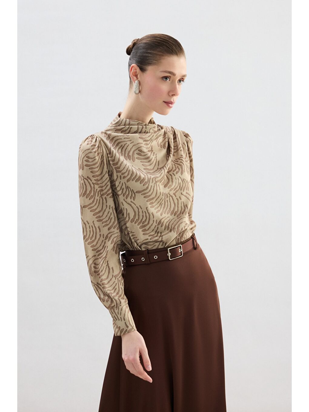 Bej Drape Detaylı Desenli Bluz - Vizon-3