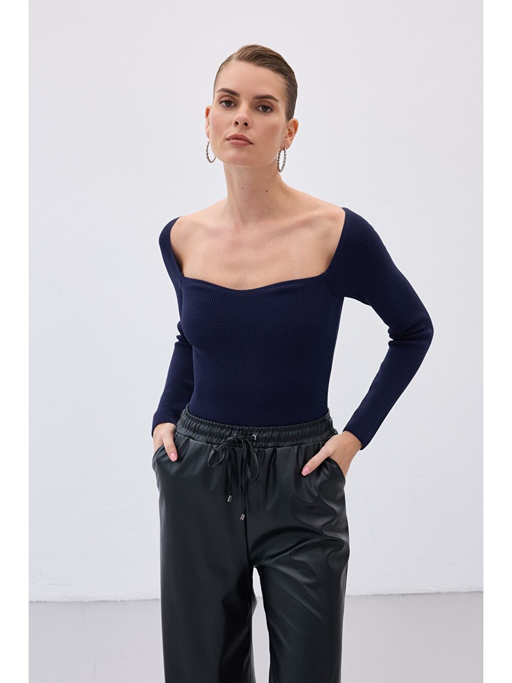 Kalp Yaka Triko Bluz - Lacivert-1