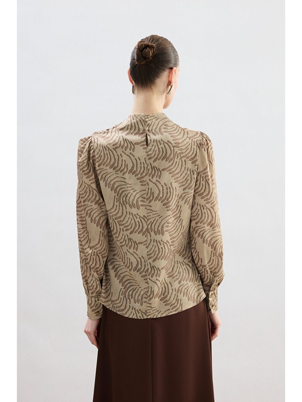 Bej Drape Detaylı Desenli Bluz - Vizon-7