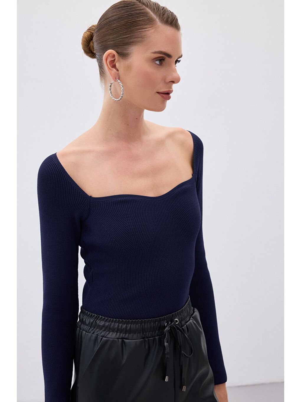 Kalp Yaka Triko Bluz - Lacivert-4