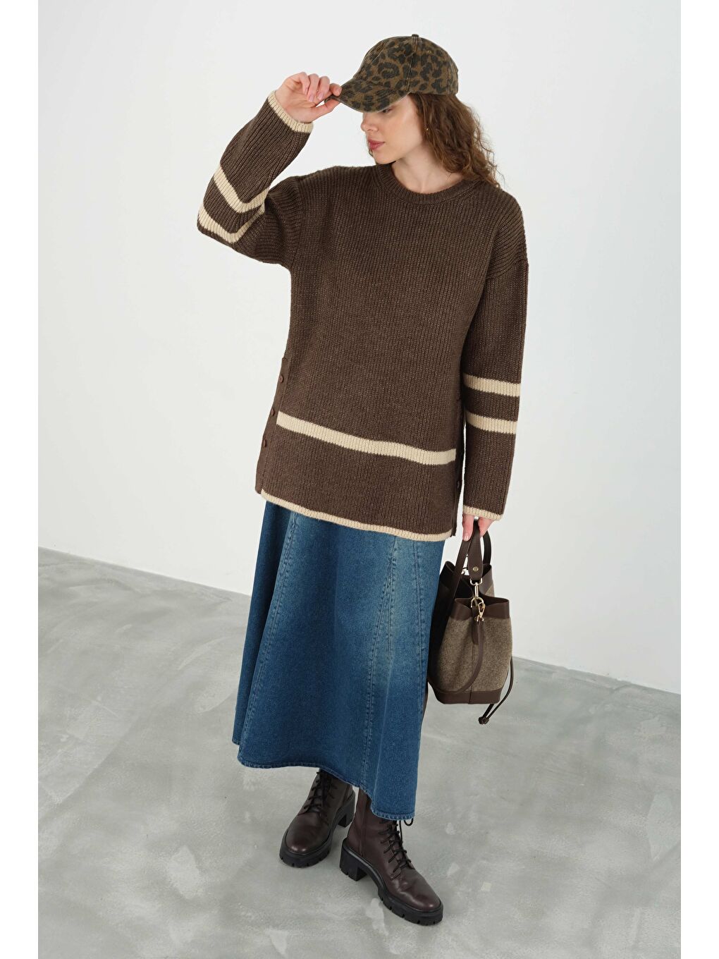 Kahverengi Eteği ve Kolları Şeritli Kazak Acı Kahve-2