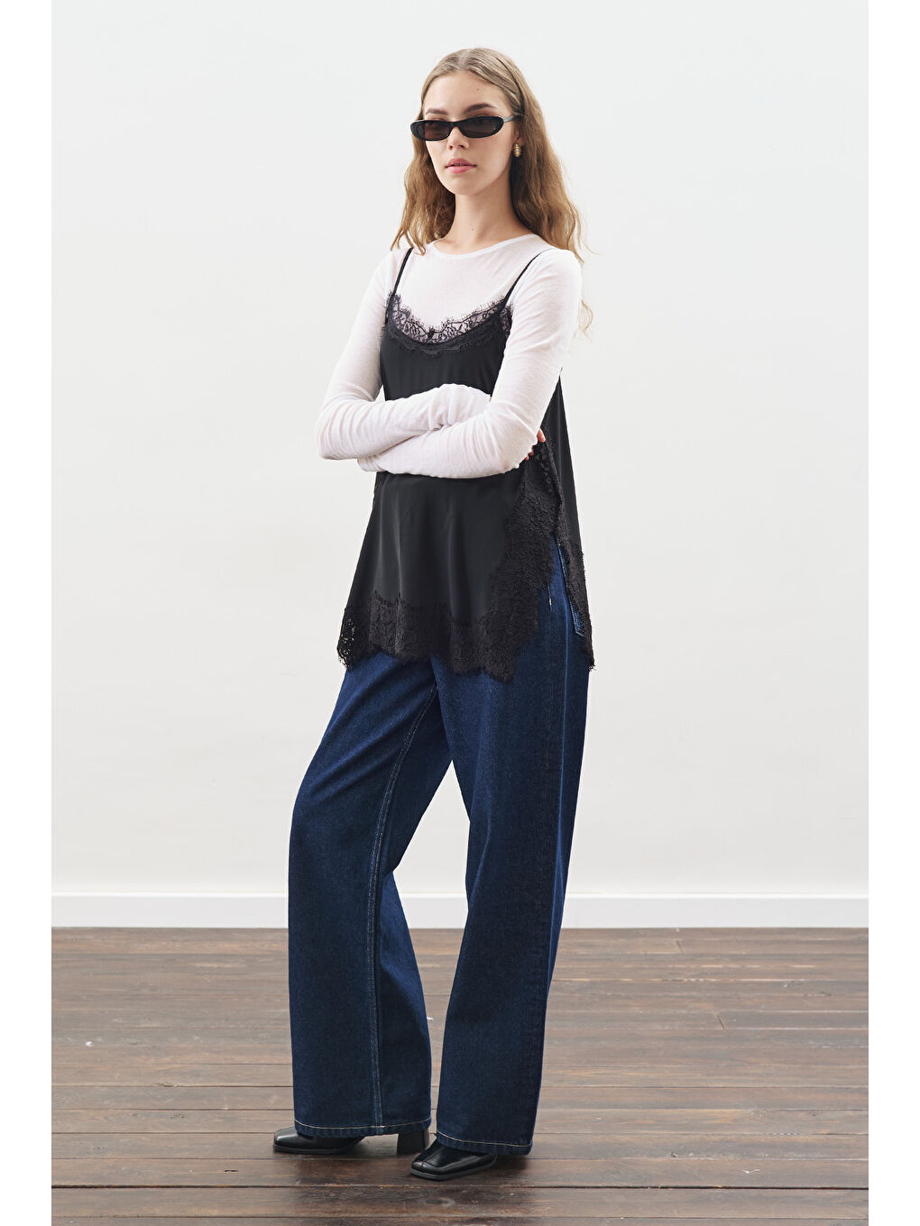 Dantel Şeritli Askılı Bluz Siyah-1