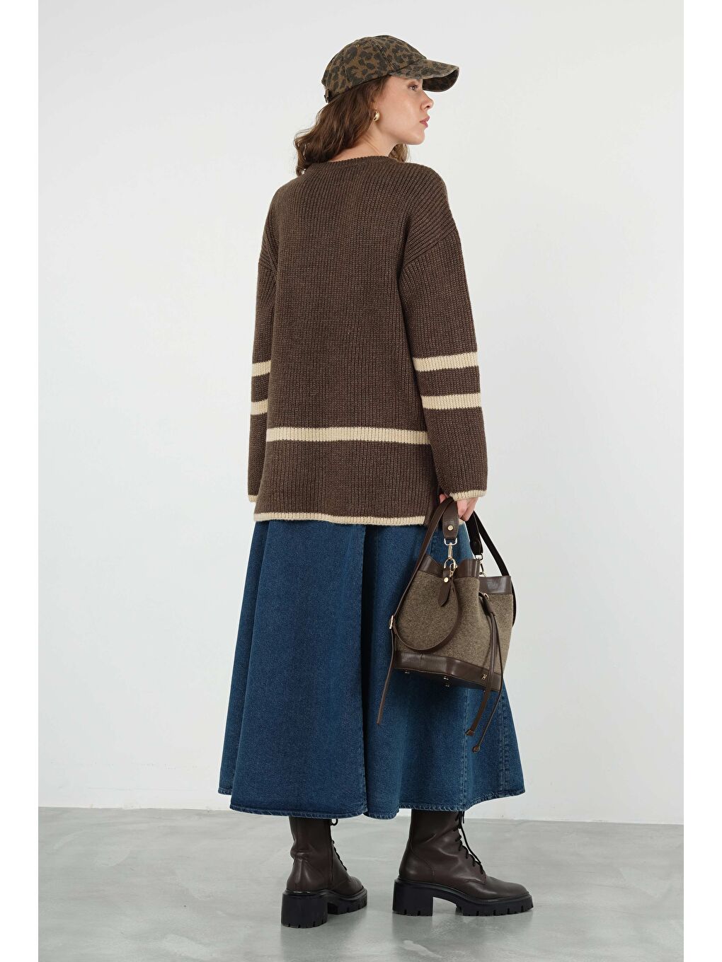 Kahverengi Eteği ve Kolları Şeritli Kazak Acı Kahve-3