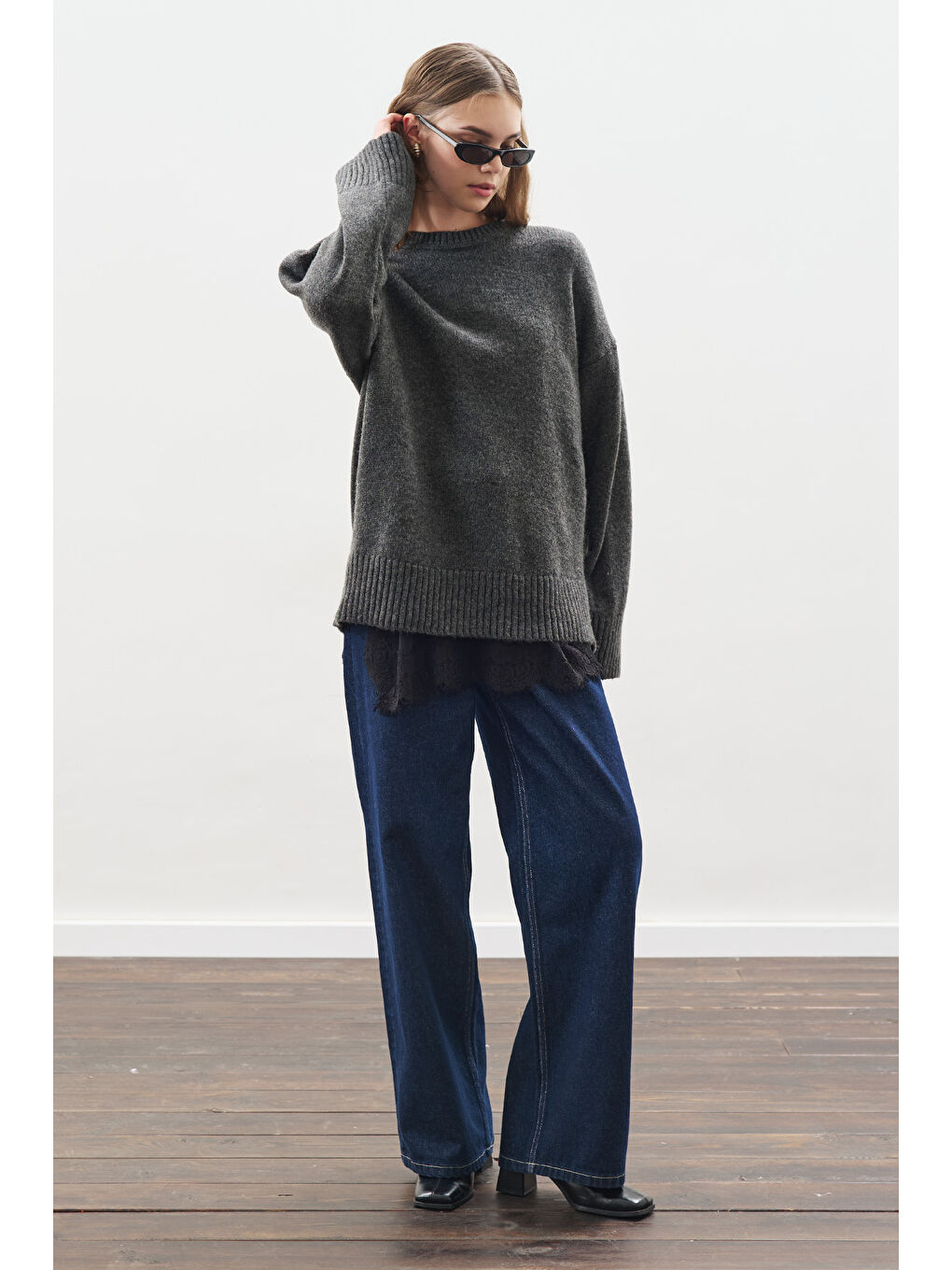 Dantel Şeritli Askılı Bluz Siyah-4