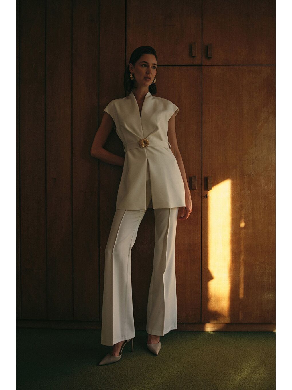 Aksesuar Kuşaklı Kolsuz Bluz - Ekru