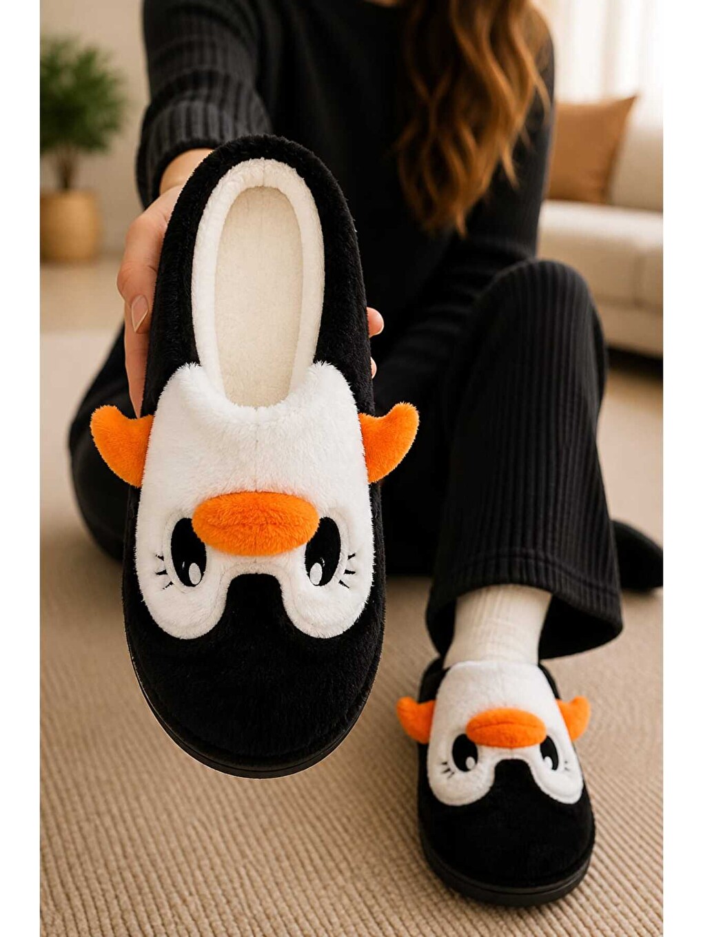 Siyah Kadın Pelüş Penguen Figürlü Ev Terliği Sıcak Tutan Kışlık Panduf Terlik-1