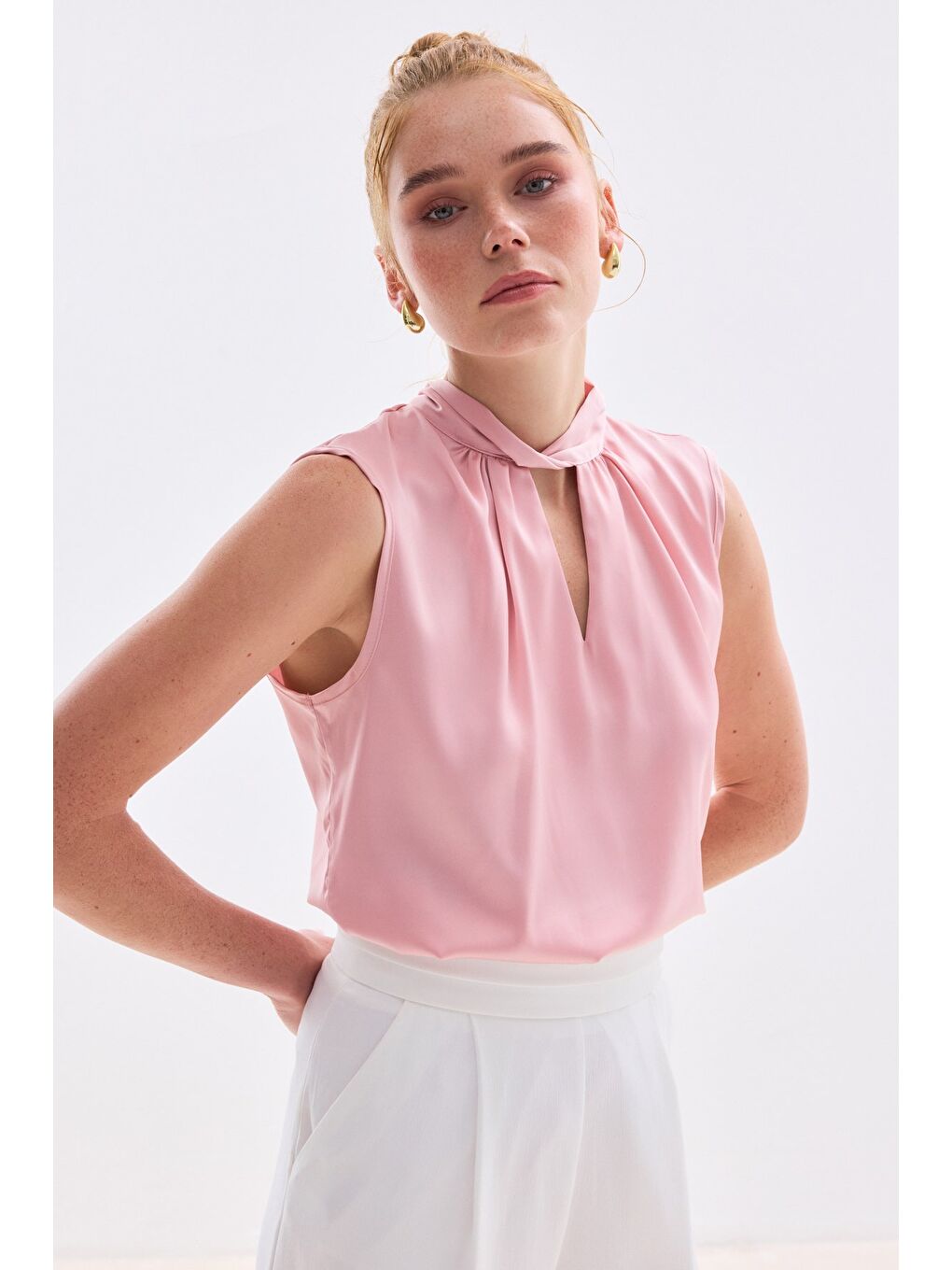 Yaka Detaylı Saten Bluz - Pembe-1