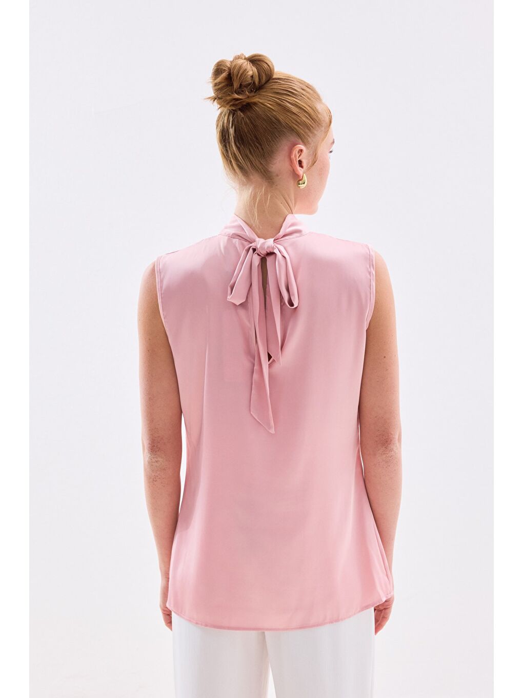 Yaka Detaylı Saten Bluz - Pembe-5