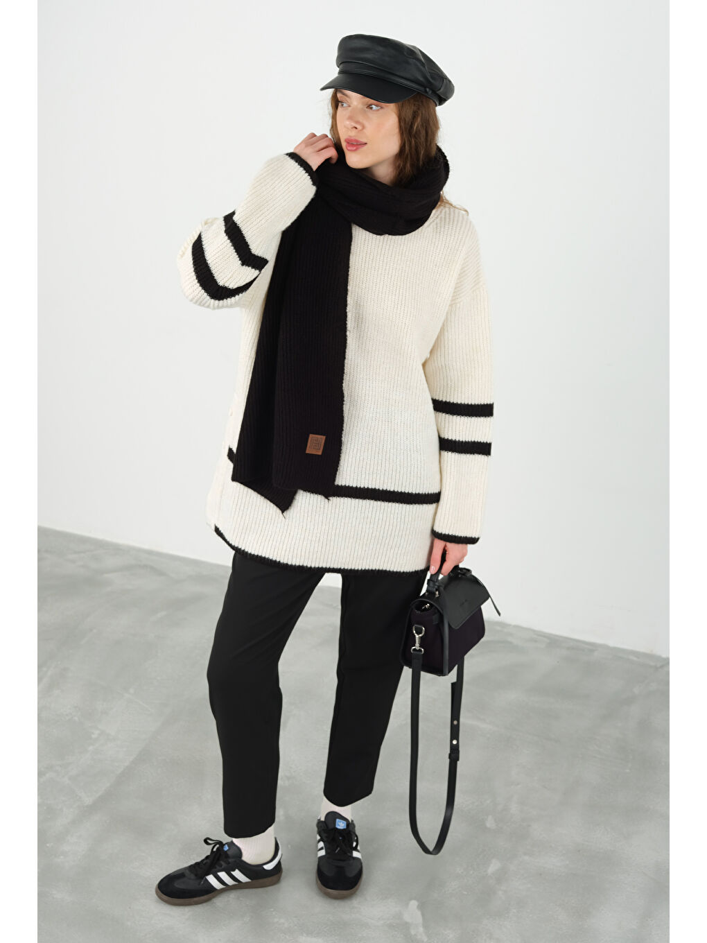 Eteği ve Kolları Şeritli Kazak Ekru