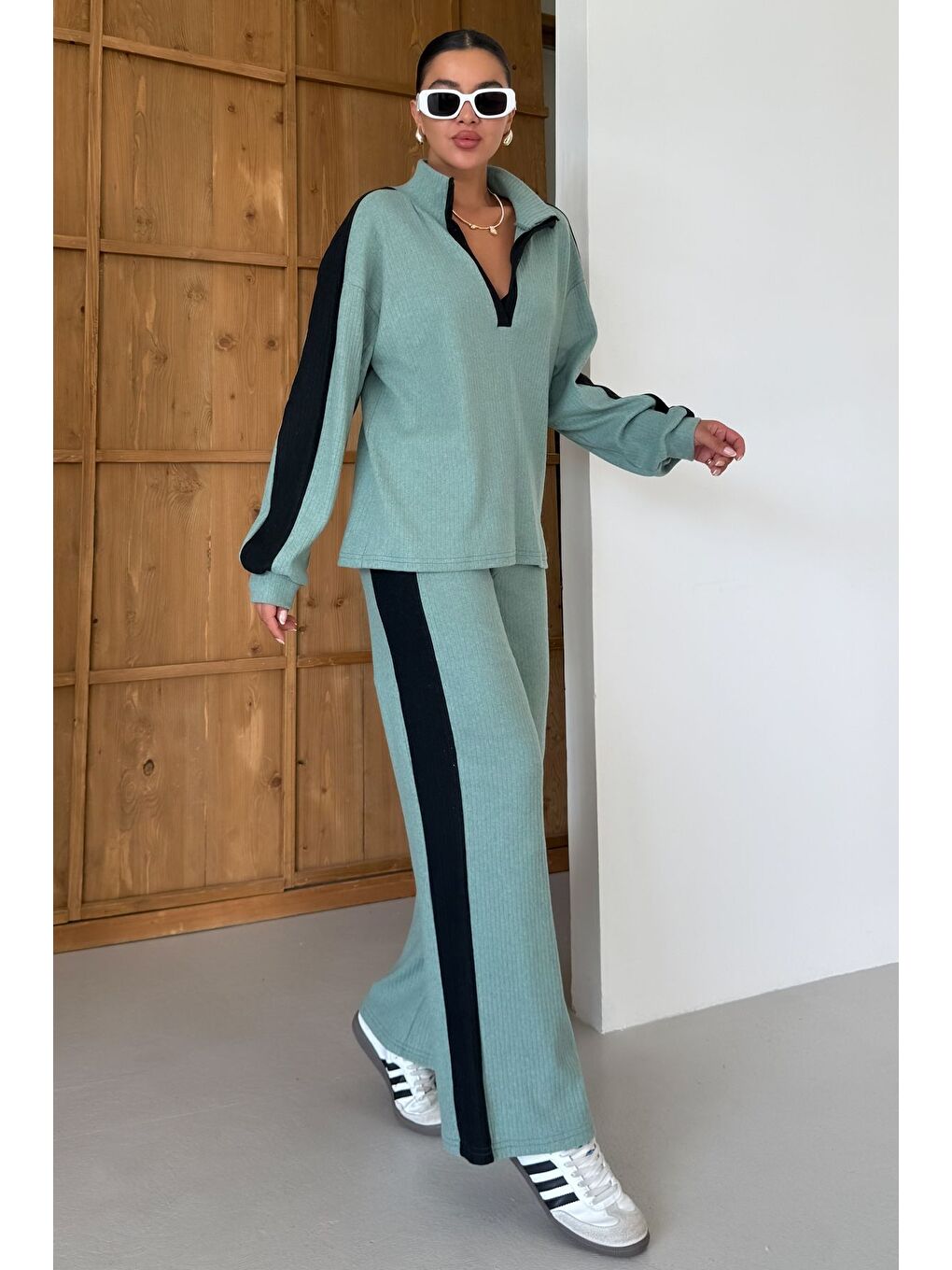 Kadın Mint Yeşili V Yaka Siyah Çizgi Detaylı Kazak Alt-Üst Pantolonlu Takım