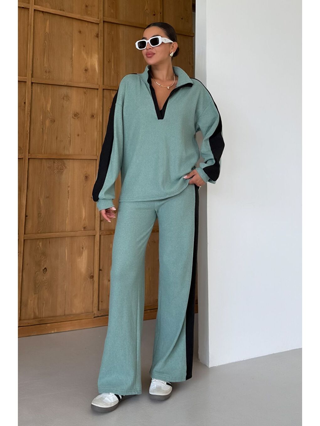 Kadın Mint Yeşili V Yaka Siyah Çizgi Detaylı Kazak Alt-Üst Pantolonlu Takım-2