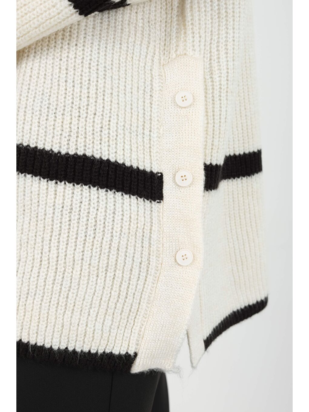 Eteği ve Kolları Şeritli Kazak Ekru-1