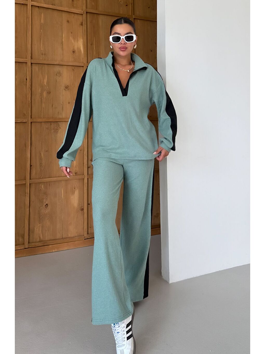 Kadın Mint Yeşili V Yaka Siyah Çizgi Detaylı Kazak Alt-Üst Pantolonlu Takım-4