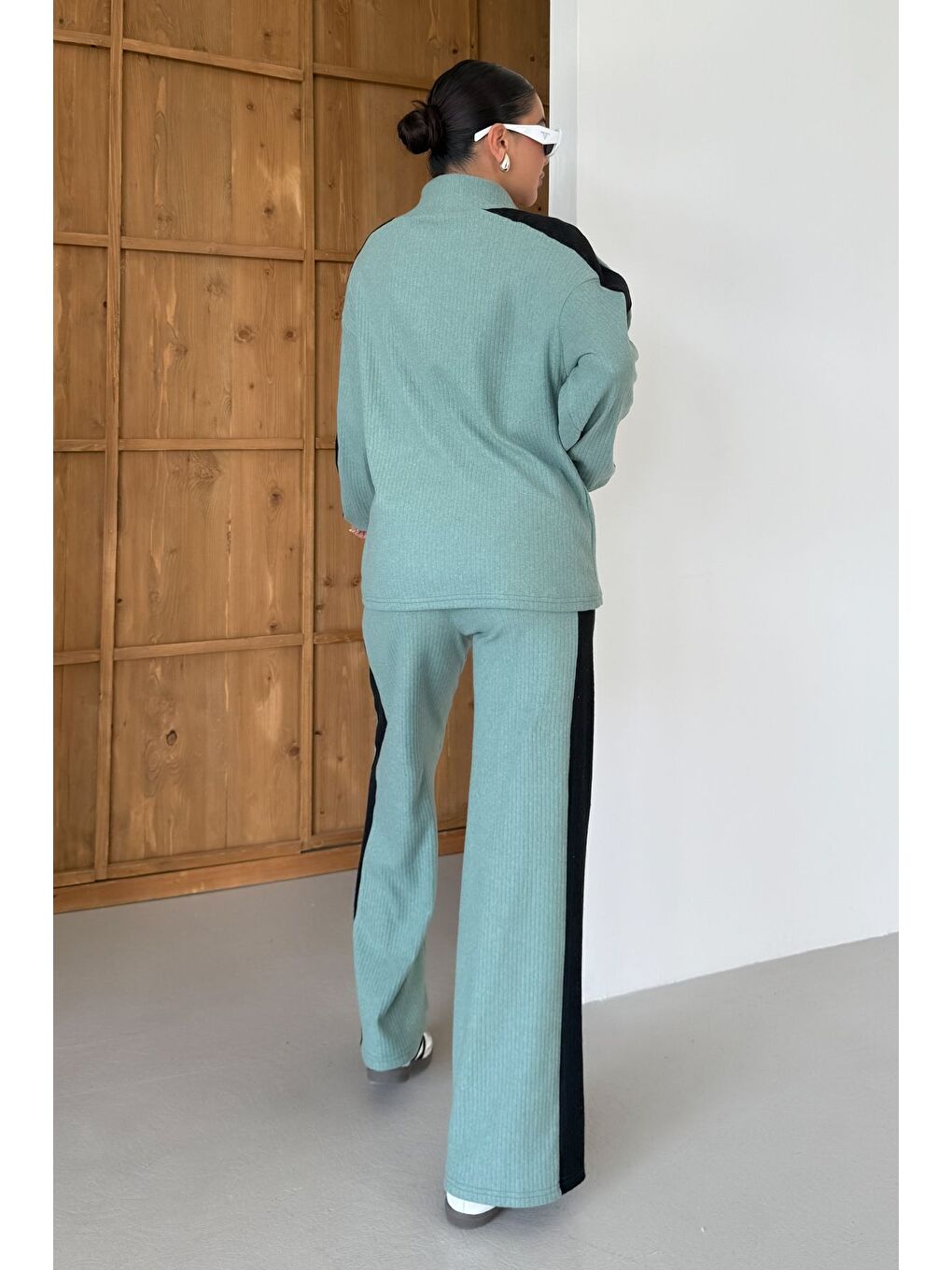 Kadın Mint Yeşili V Yaka Siyah Çizgi Detaylı Kazak Alt-Üst Pantolonlu Takım-5