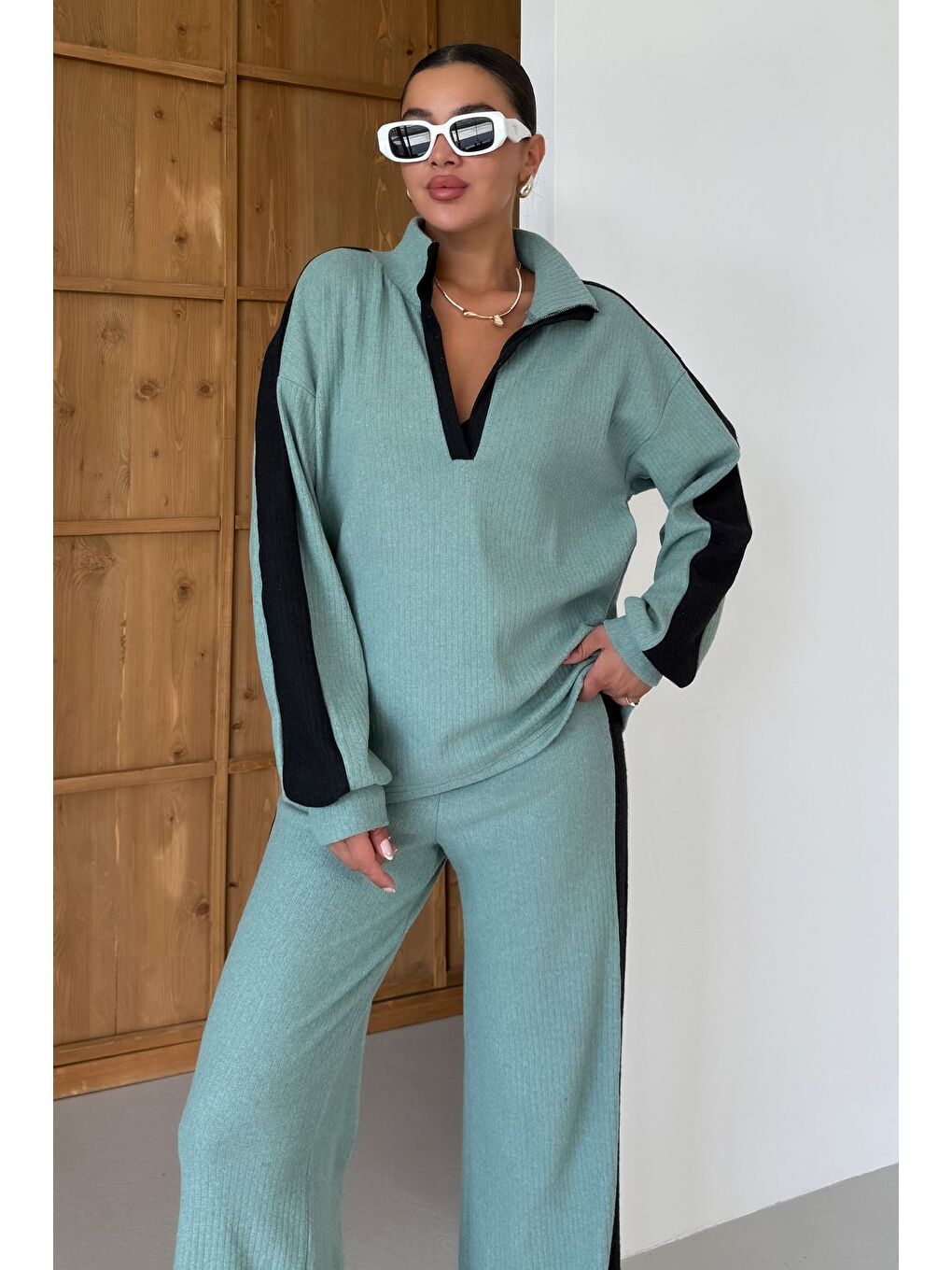 Kadın Mint Yeşili V Yaka Siyah Çizgi Detaylı Kazak Alt-Üst Pantolonlu Takım-6
