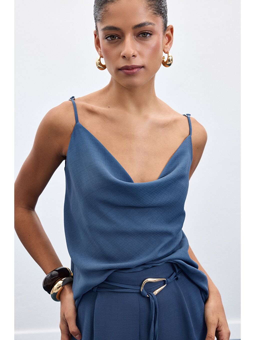 Degaje Yaka Dökümlü Bluz - İndigo-4