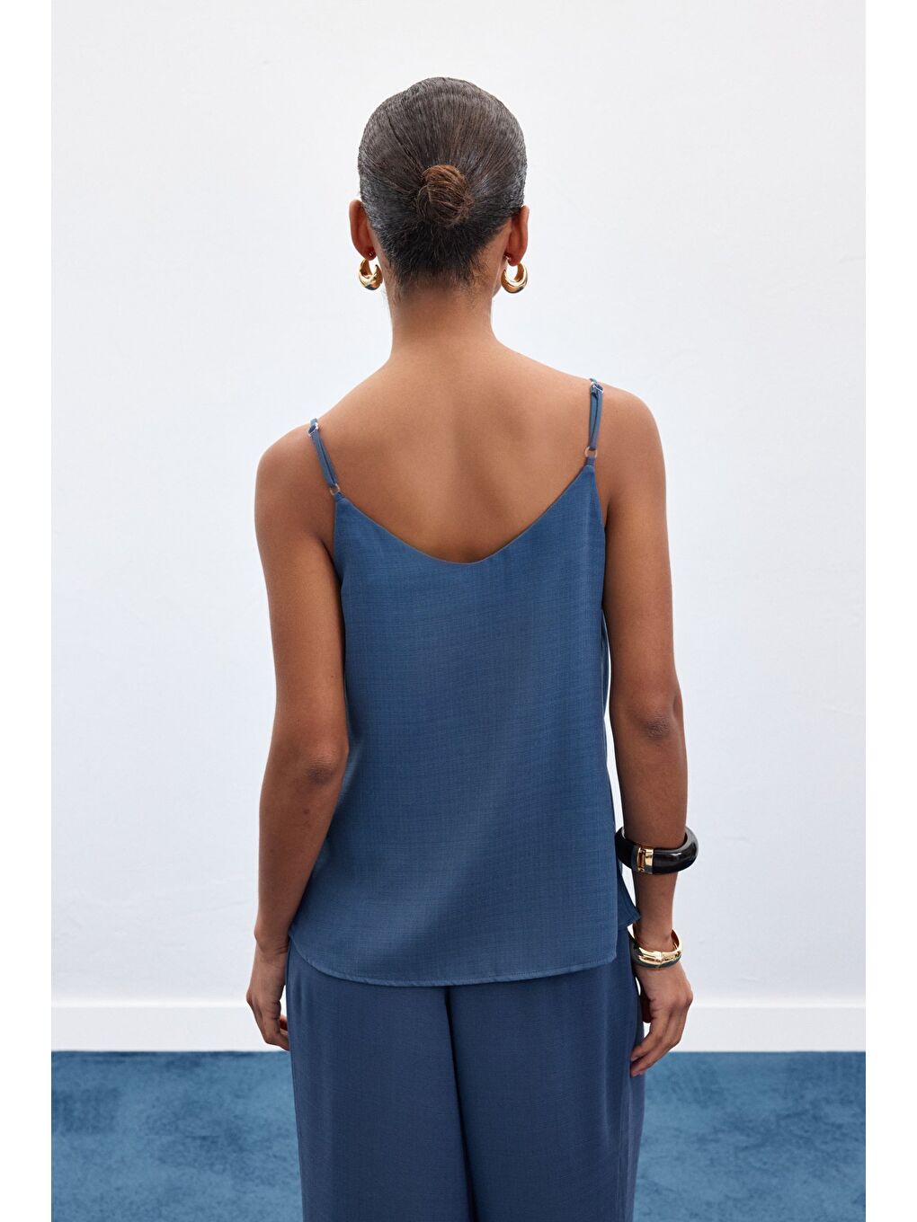 Degaje Yaka Dökümlü Bluz - İndigo-7